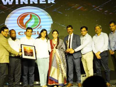 CUGL_Team_being_felicitated_by Dia Mirza at Big Impacts Awards Ceremony