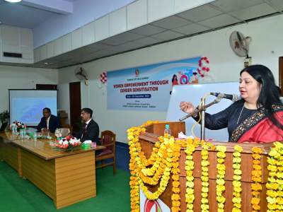 Dr Pooja Sekera delivering the session